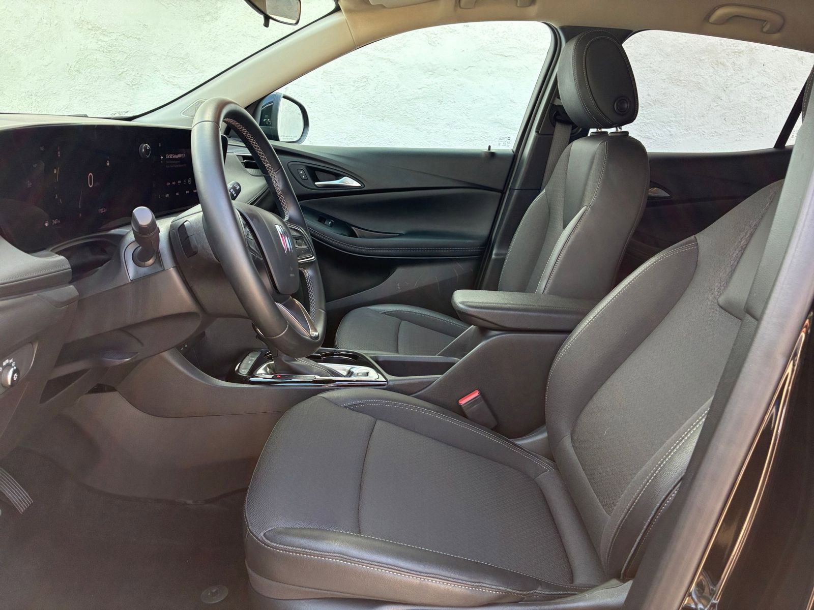 Used 2025 Buick Encore GX Preferred image 25