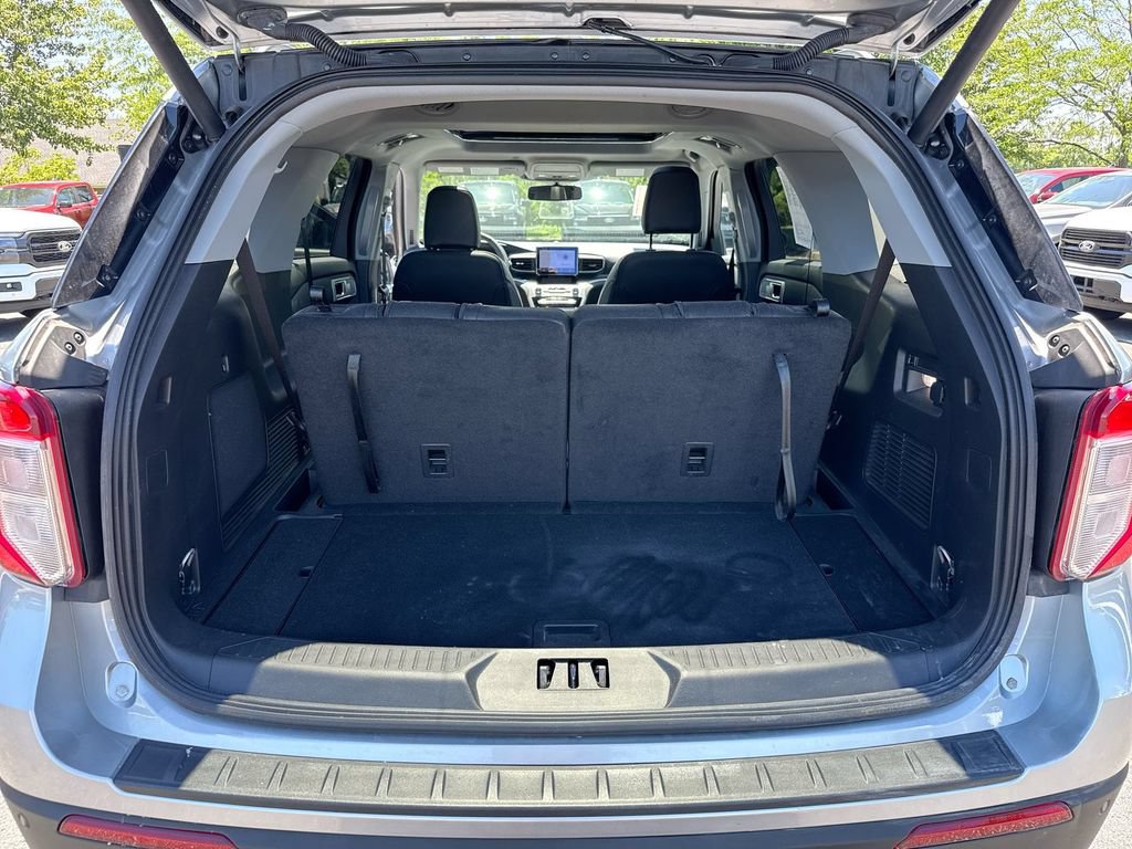 Used 2024 Ford Explorer XLT w/ Equipment Group 202A AWD/4WD image 17