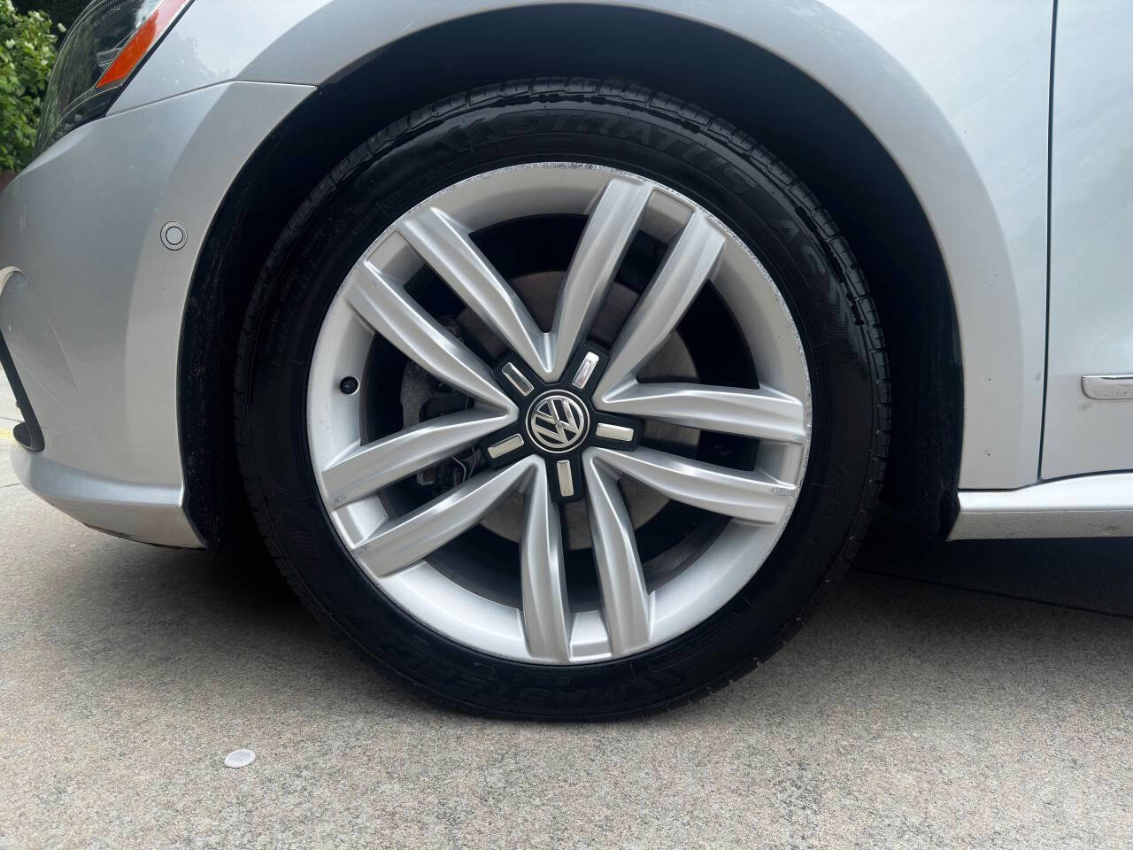 Used 2017 Volkswagen Passat 1.8T SEL Premium image 12