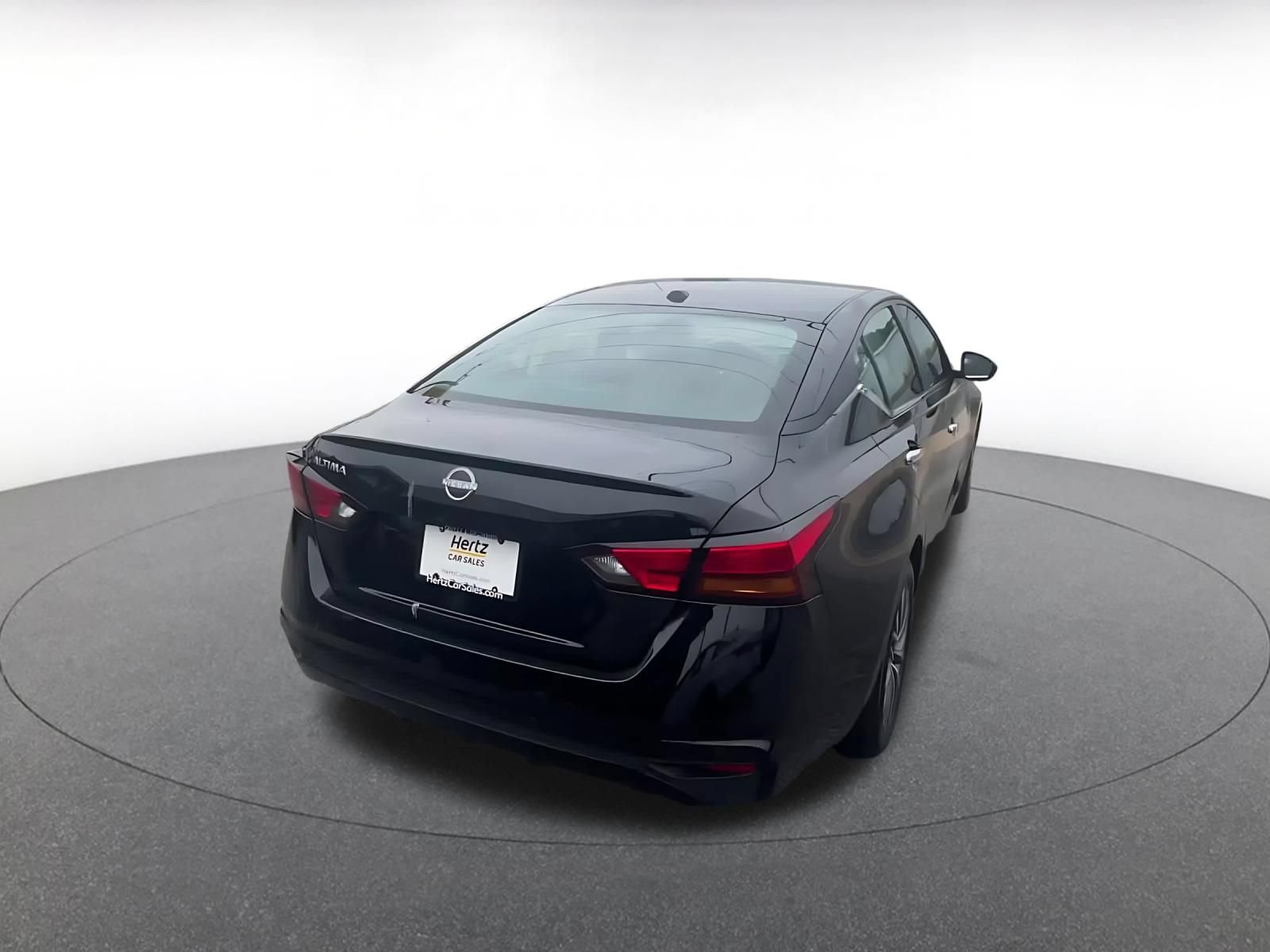 Used 2025 Nissan Altima 2.5 SV FWD image 14