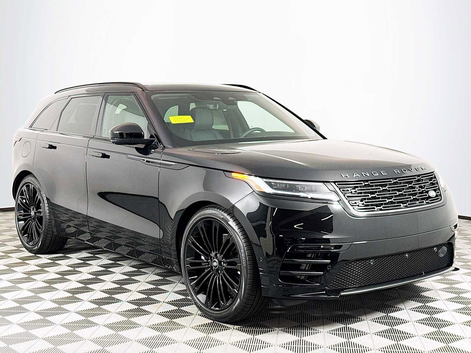 New 2026 Land Rover Range Rover Velar Dynamic SE image 3