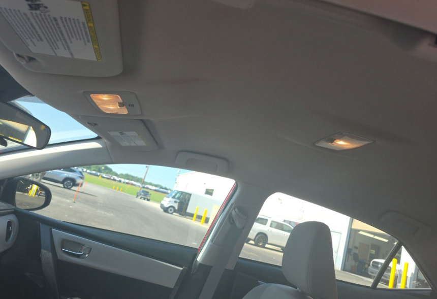 Used 2018 Toyota Corolla LE FWD image 18