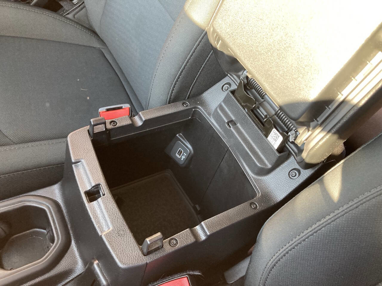 Used 2021 Jeep Wrangler Sport image 25