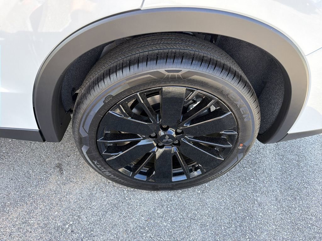 New 2026 Mitsubishi Outlander LE AWD/4WD image 12