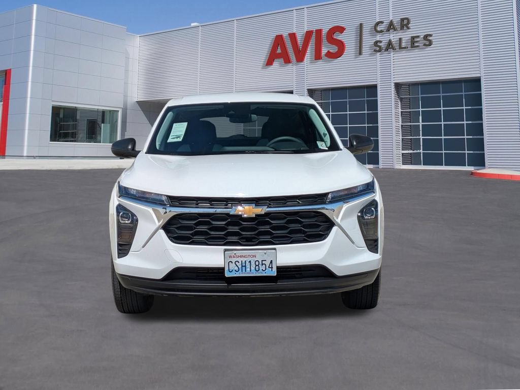 Used 2025 Chevrolet Trax LS FWD image 2