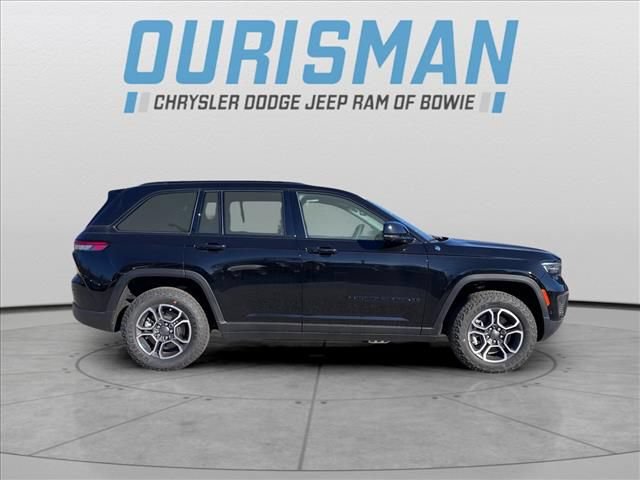New 2024 Jeep Grand Cherokee Trailhawk w/ Advanced Protech Group II AWD/4WD image 2