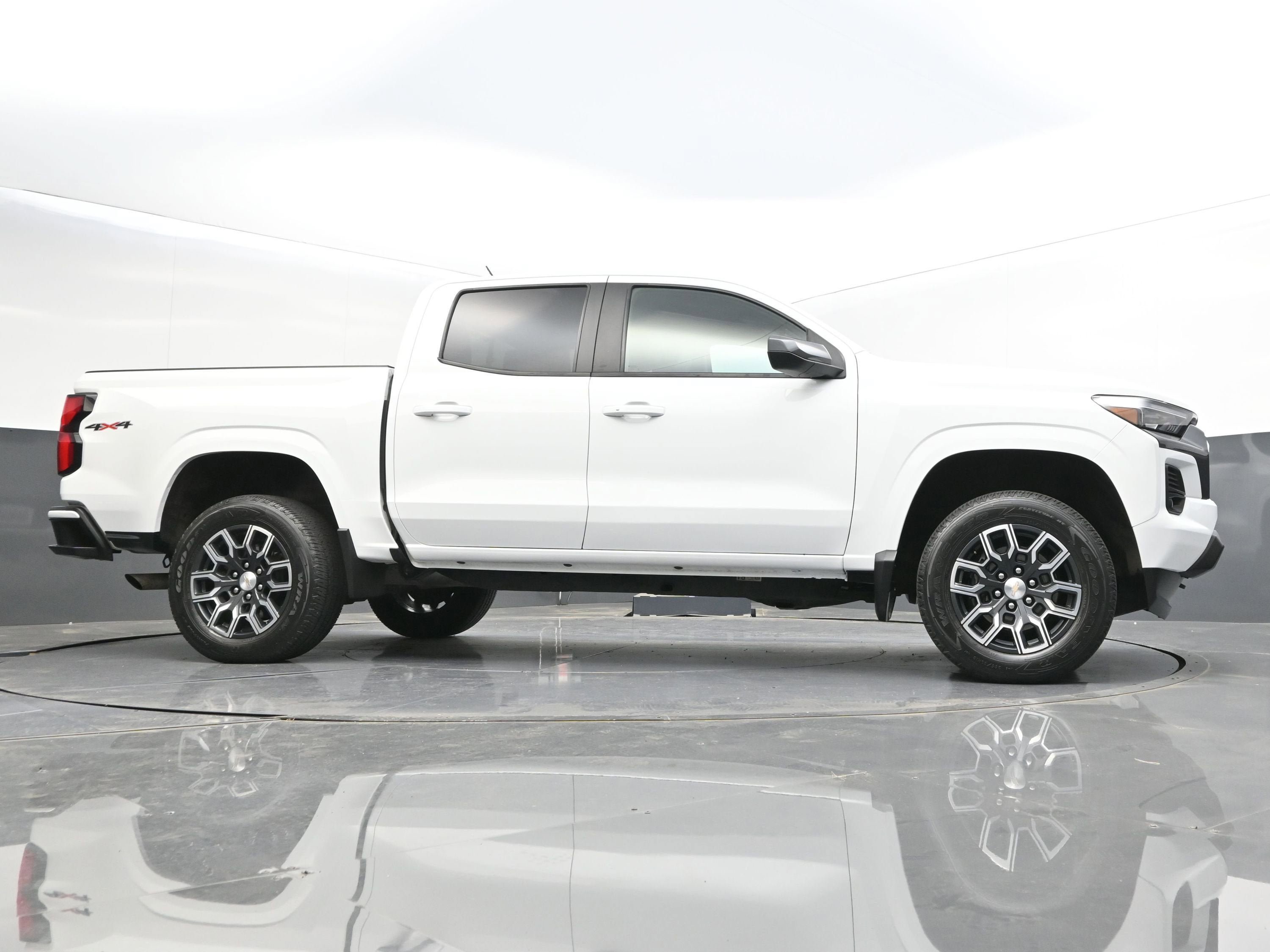 Used 2023 Chevrolet Colorado LT w/ LT Convenience Package III AWD/4WD image 44