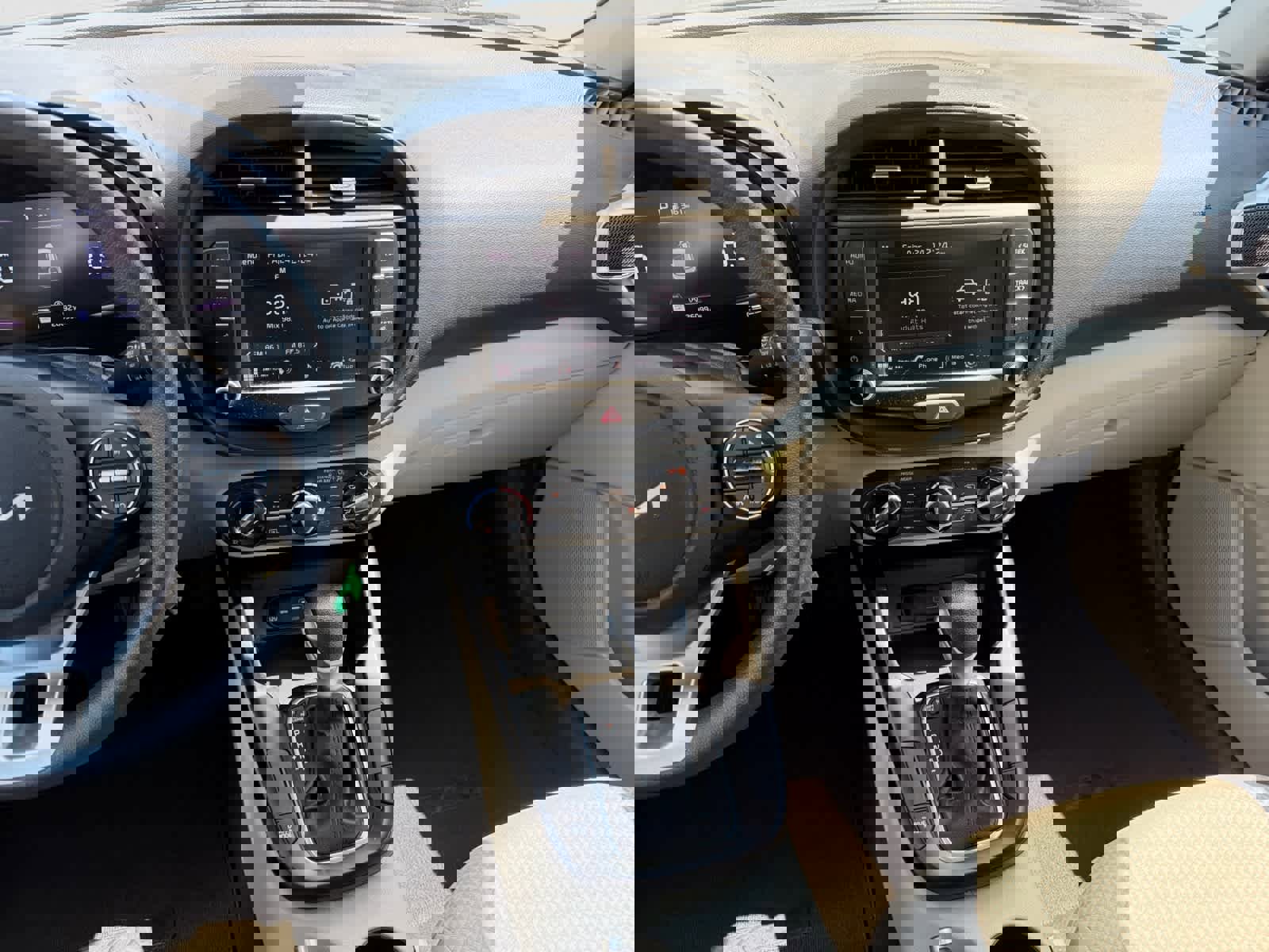 Certified 2023 Kia Soul LX w/ LX Technology Package FWD image 14