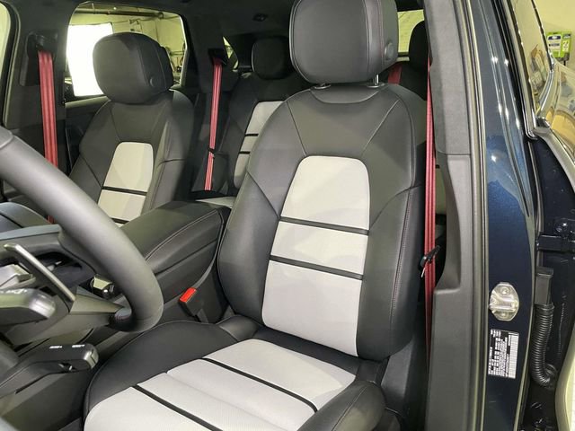 New 2026 Porsche Cayenne GTS image 5