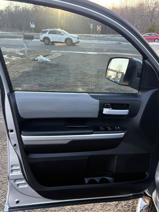 Used 2016 Toyota Tundra Limited w/ Limited Premium Package image 9