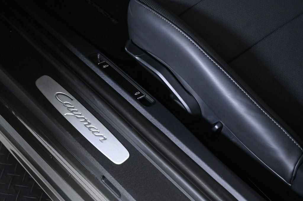 Used 2025 Porsche 718 Cayman image 21