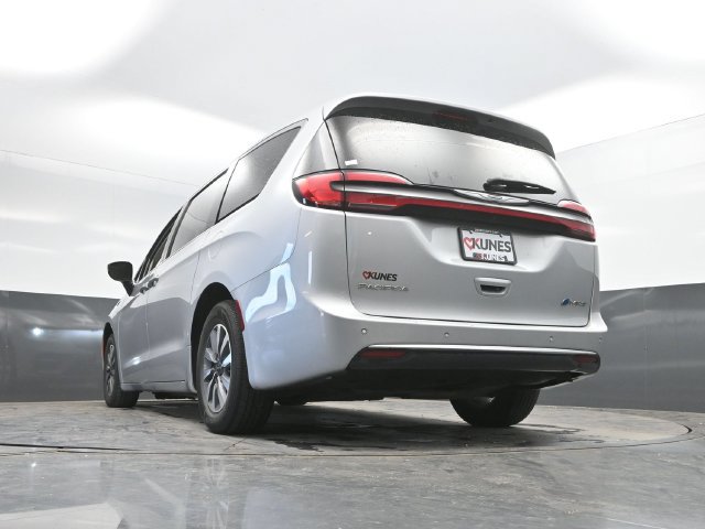 Used 2024 Chrysler Pacifica Limited FWD image 51