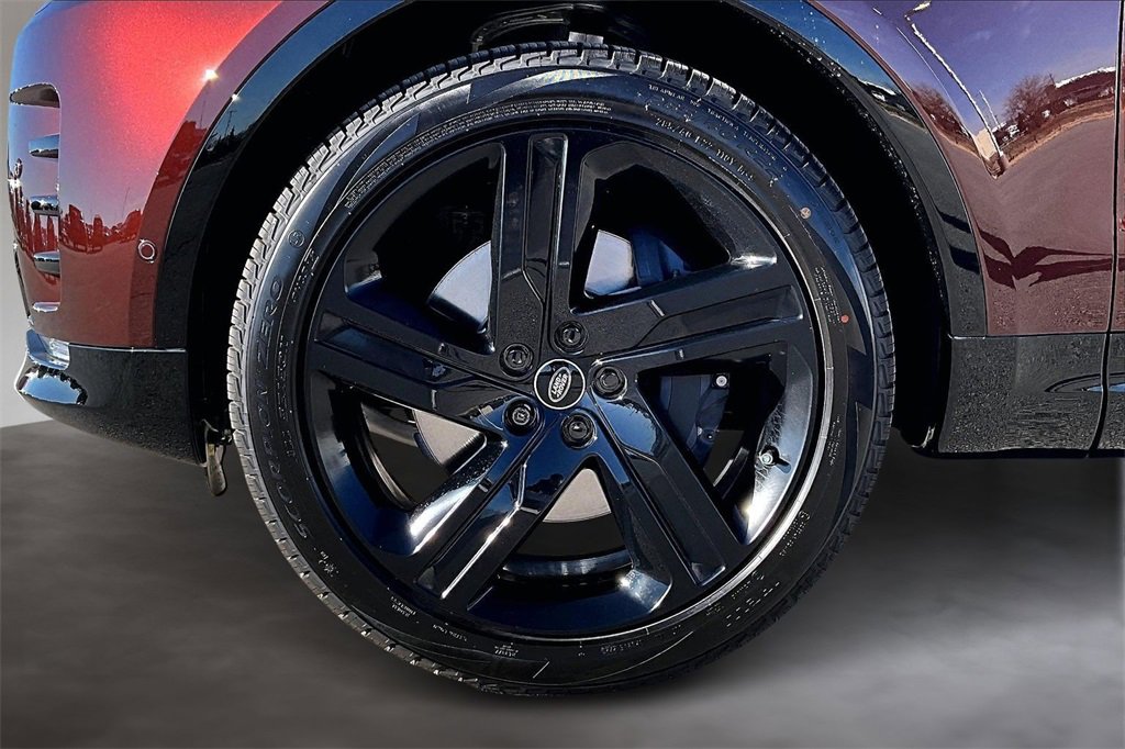 New 2026 Land Rover Discovery Limited Edition image 12