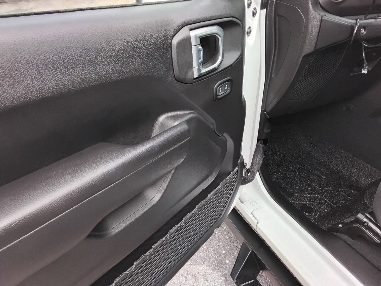 Used 2023 Jeep Wrangler Unlimited Sport image 16