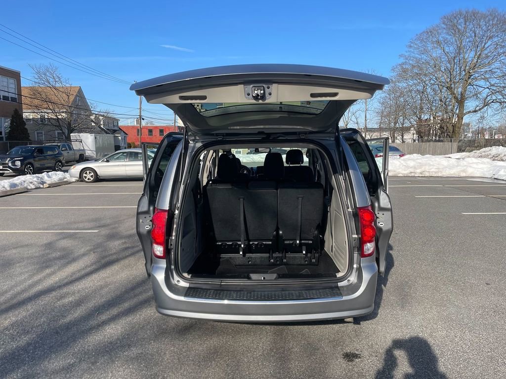 Used 2018 Dodge Grand Caravan SE w/ UConnect Hands-Free Group image 23