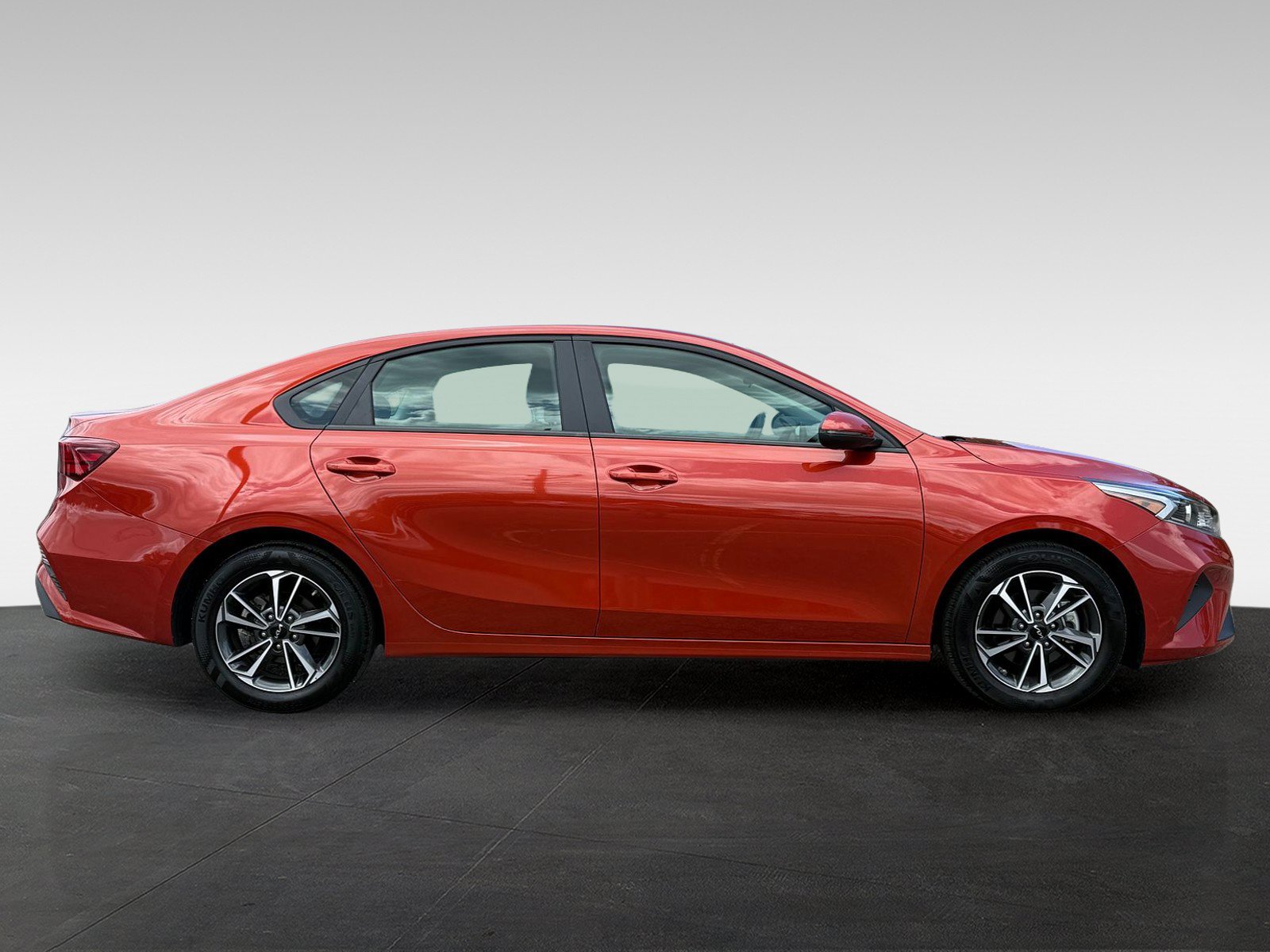 Used 2023 Kia Forte LXS w/ LXS Technology Package FWD image 4