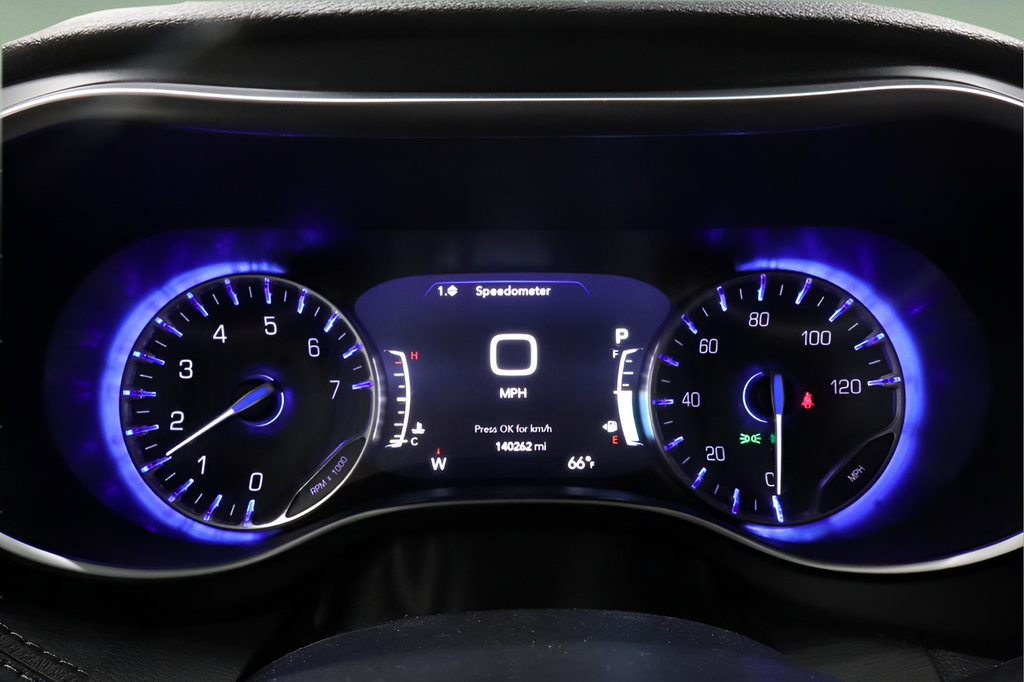 Used 2020 Chrysler Pacifica Limited w/ 8-pass Seating Package FWD image 20