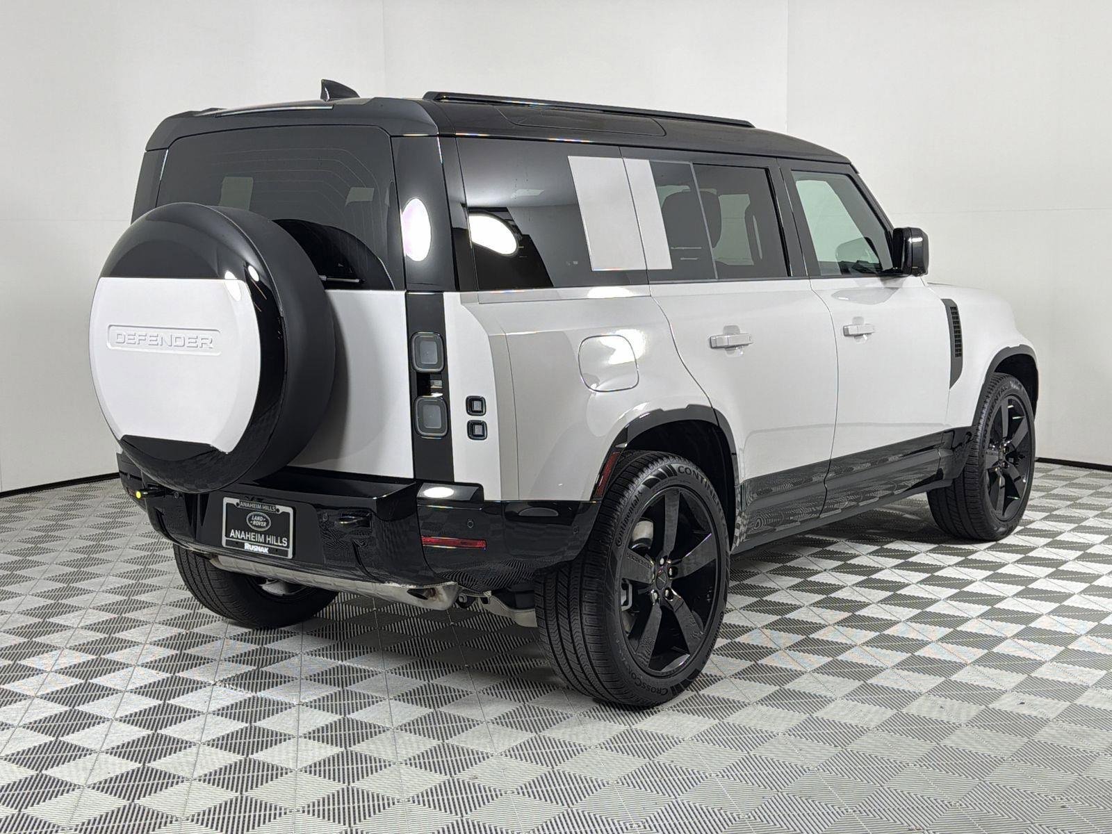 New 2026 Land Rover Defender 110 X-Dynamic SE image 5