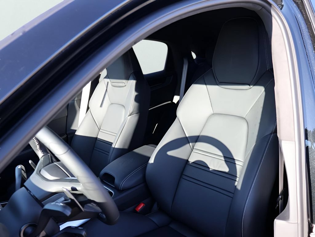 New 2026 Porsche Cayenne Turbo GT AWD/4WD image 5