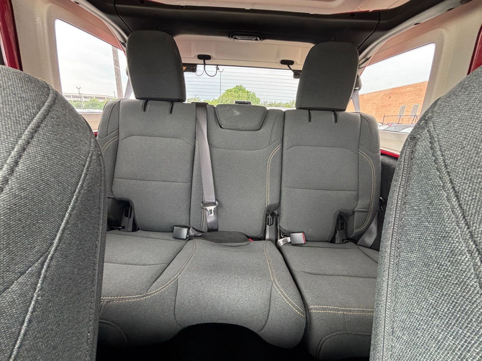 Used 2025 Jeep Wrangler Unlimited Sahara AWD/4WD image 36