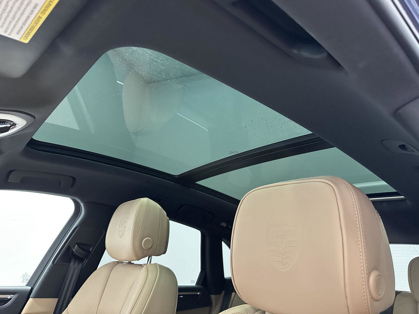 Certified 2026 Porsche Macan AWD/4WD image 22
