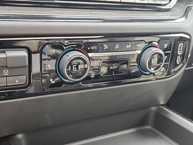Used 2024 Chevrolet Silverado 2500 ZR2 w/ Technology Package image 16