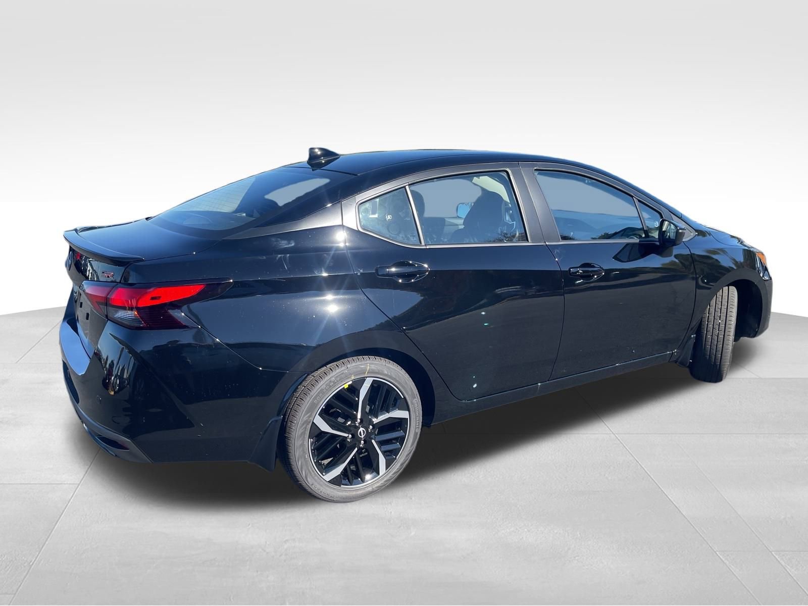 New 2025 Nissan Versa SR image 9