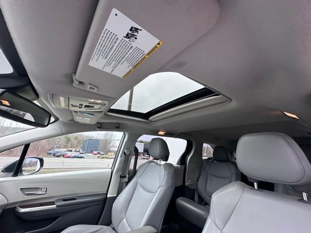 Used 2021 Toyota Sienna XLE FWD image 13