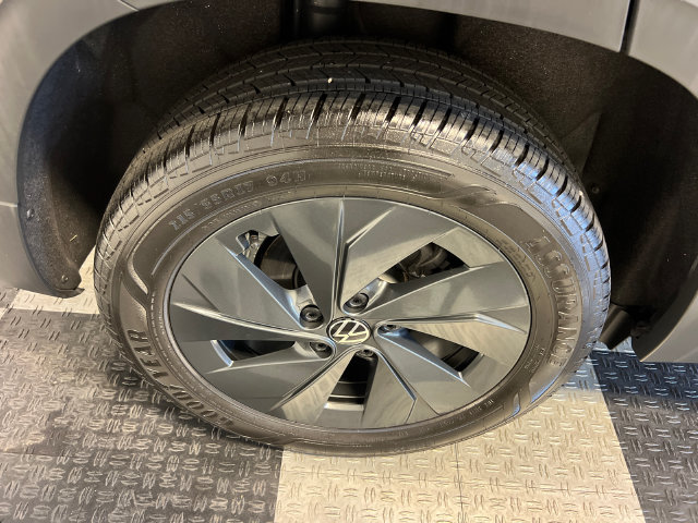 Certified 2025 Volkswagen Taos S FWD image 14