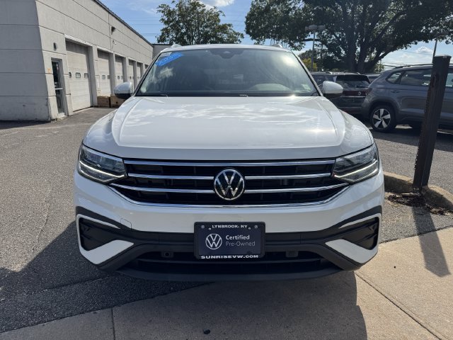 Used 2023 Volkswagen Tiguan SE w/ Panoramic Sunroof Package AWD/4WD image 2