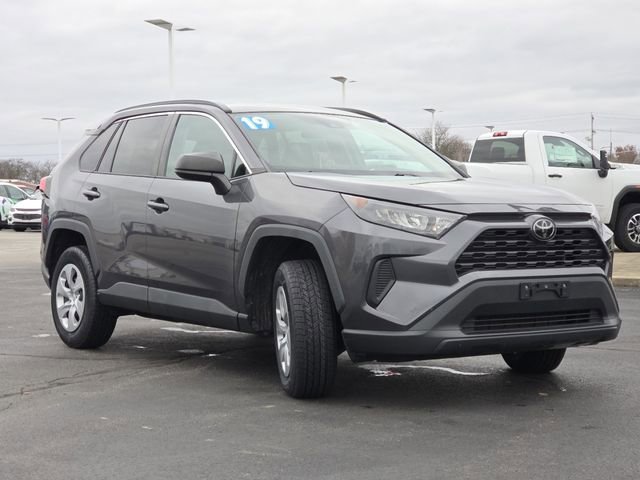 Used 2019 Toyota RAV4 LE image 14