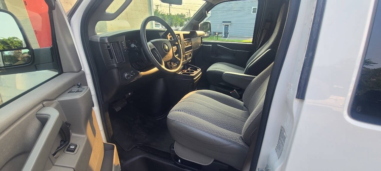 Used 2019 Chevrolet Express 3500 LT w/ LT Preferred Equipment Group RWD image 11