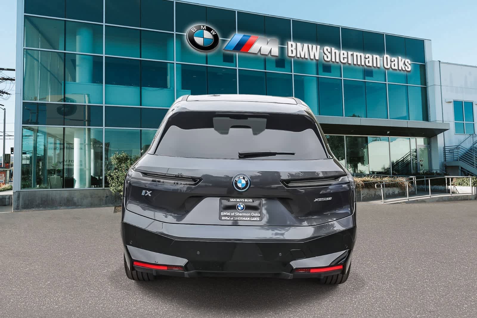 Certified 2023 BMW iX xDrive50 w/ Sport Package AWD/4WD image 5