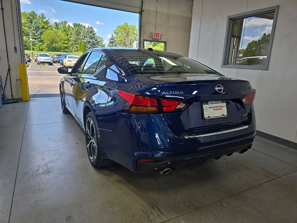 Used 2023 Nissan Altima 2.5 SR AWD/4WD image 3