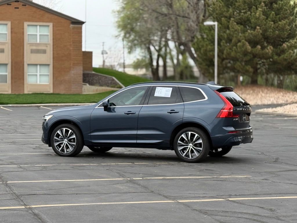 Used 2022 Volvo XC60 B5 Momentum w/ Advanced Package image 7