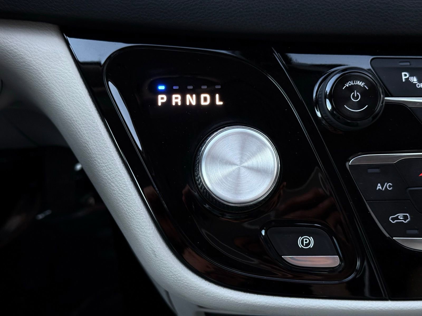 Used 2018 Chrysler Pacifica Touring Plus image 42