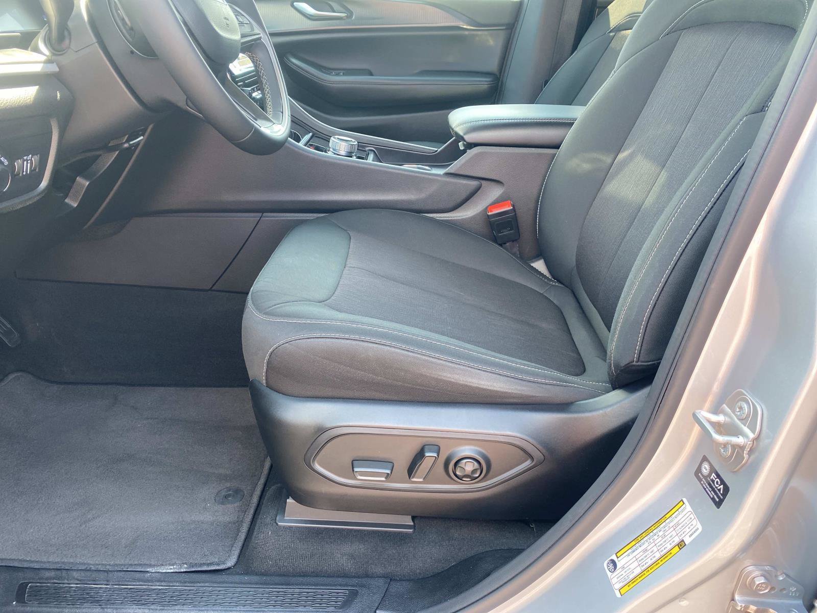 Used 2025 Jeep Grand Cherokee Laredo RWD image 22