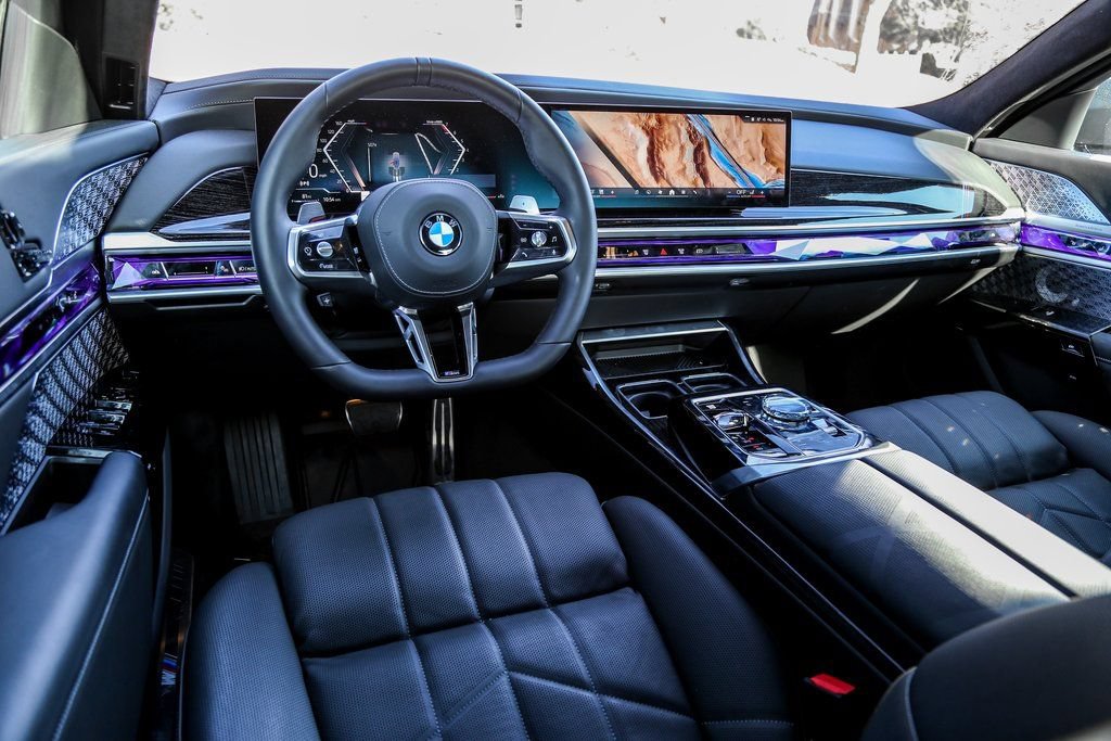 Used 2025 BMW 760i xDrive w/ Executive Package AWD/4WD image 10