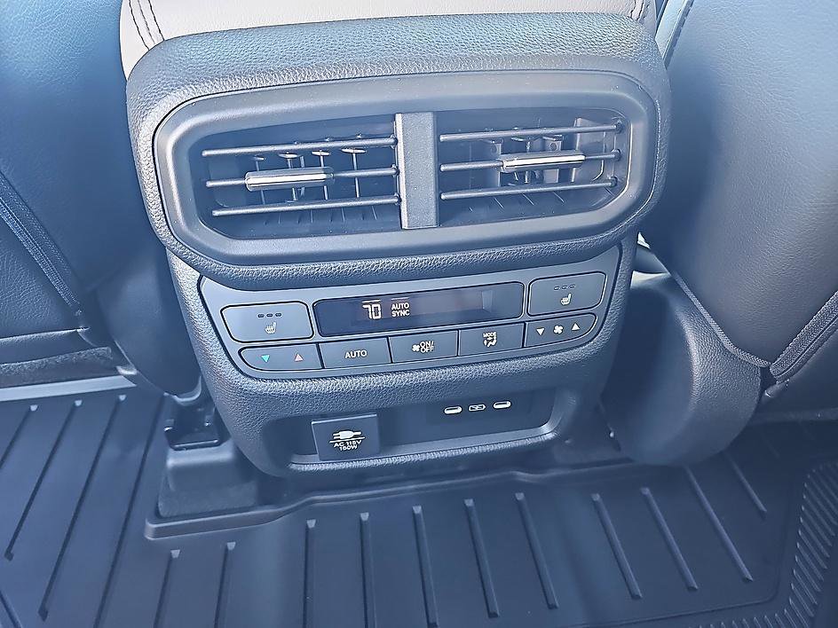 Used 2025 Honda Pilot Elite image 33