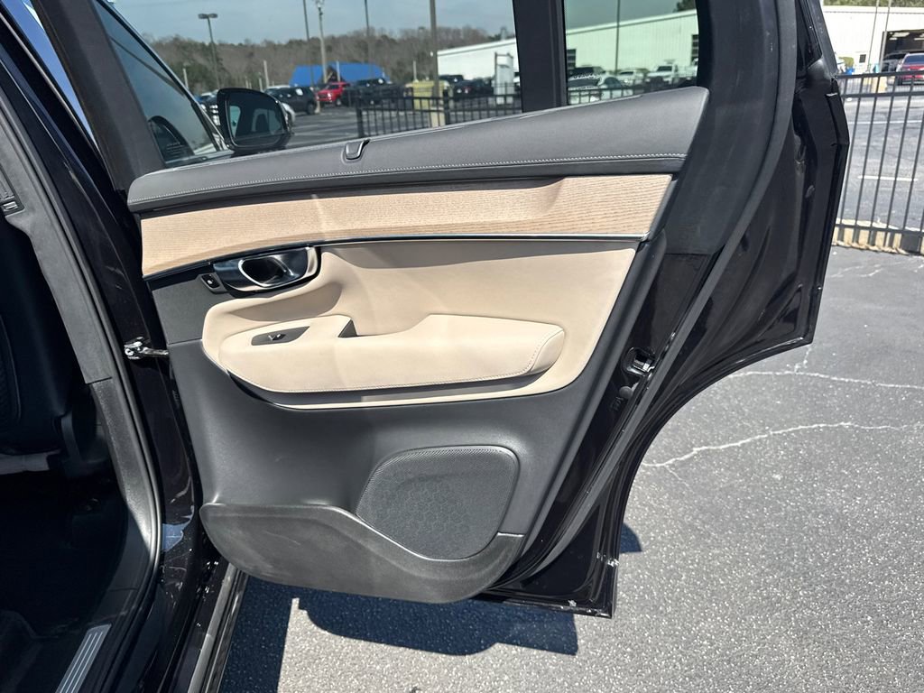 Used 2025 Volvo XC90 B6 Ultra w/ Lounge Package image 17