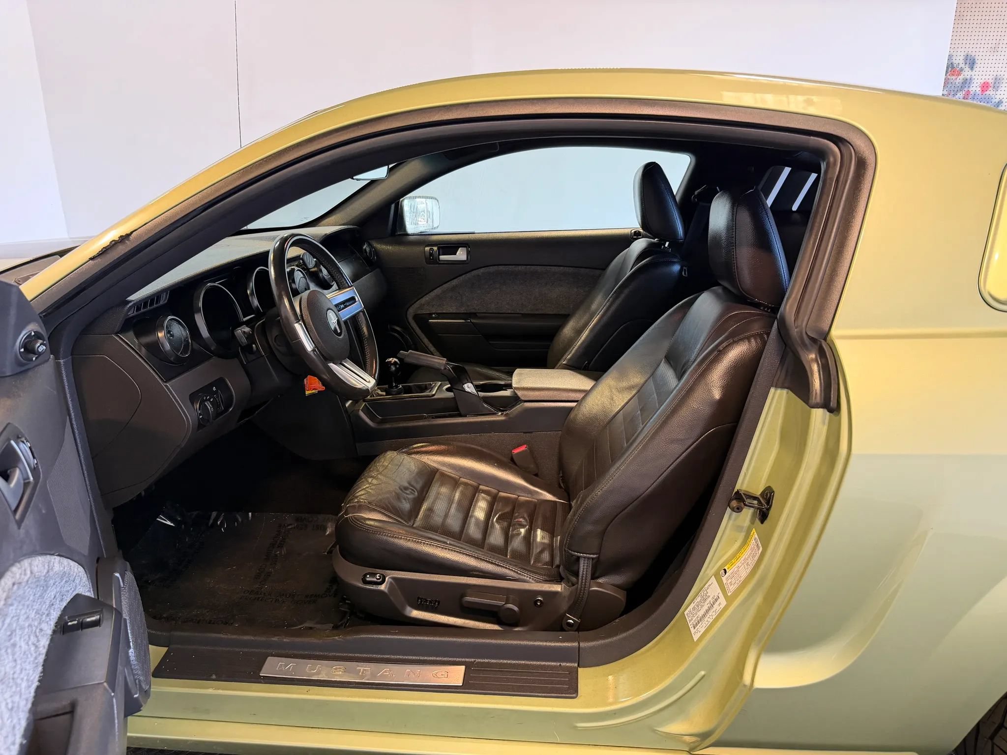 Used 2005 Ford Mustang GT Premium RWD image 10