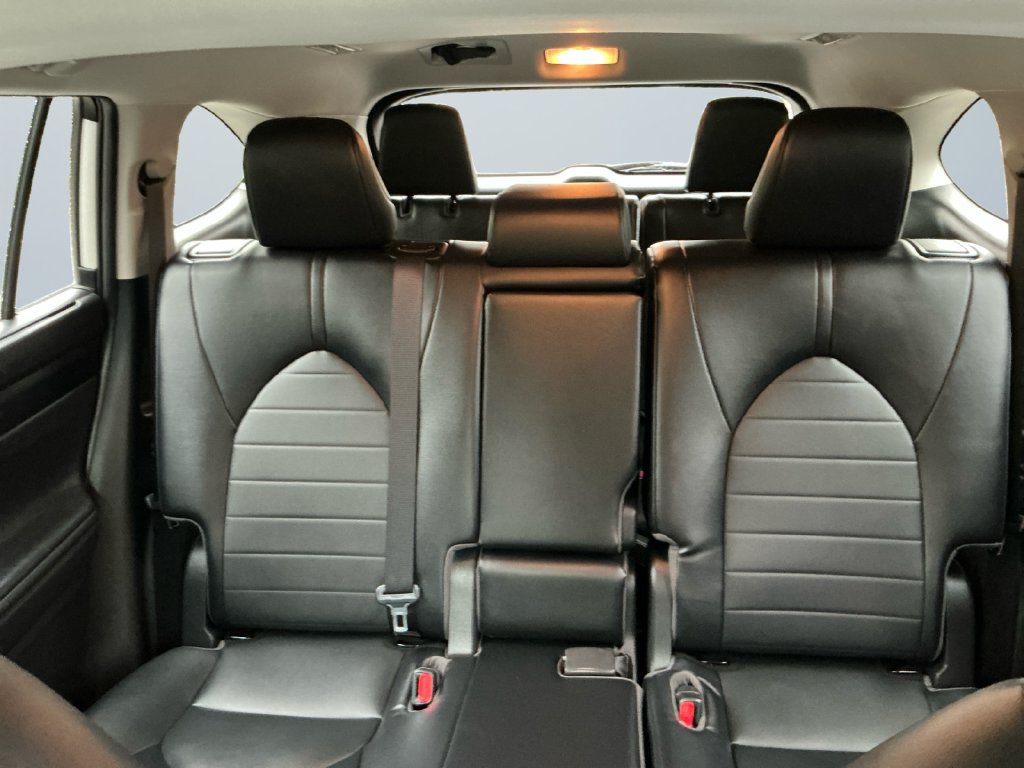 Used 2022 Toyota Highlander XLE AWD/4WD image 14