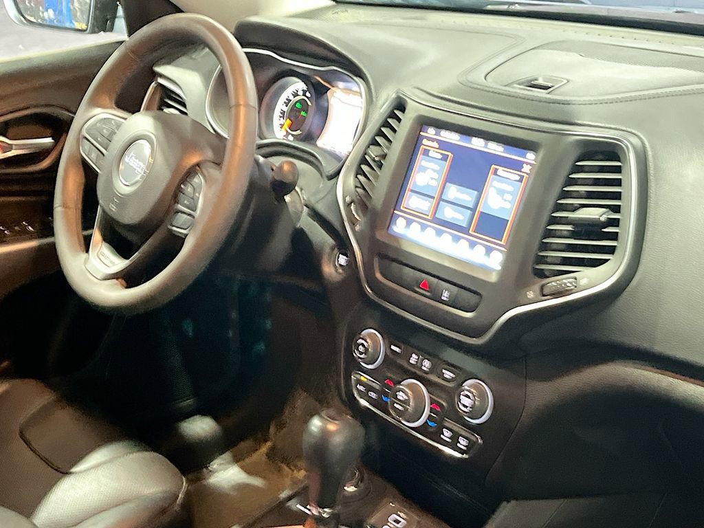 Used 2022 Jeep Cherokee Latitude Lux w/ Mopar Interior Package AWD/4WD image 28