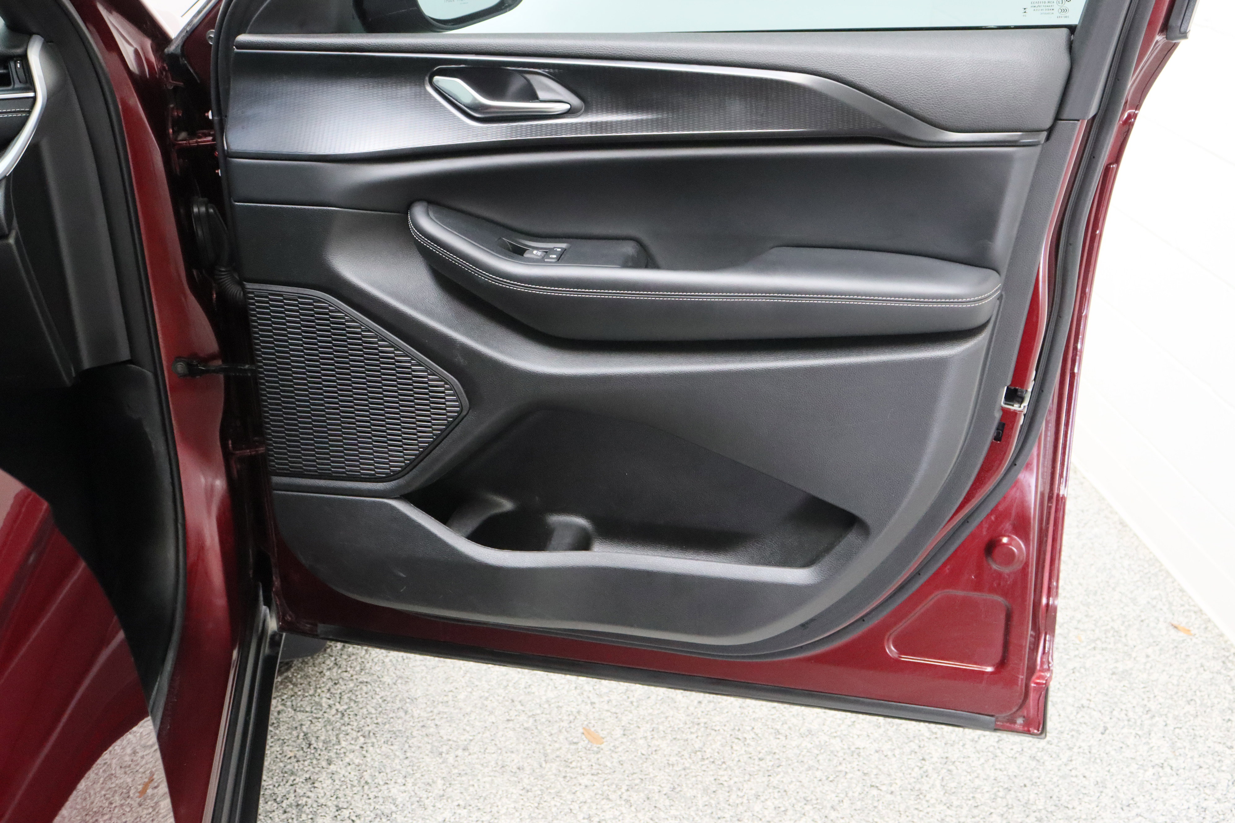 Used 2025 Jeep Grand Cherokee Altitude AWD/4WD image 37