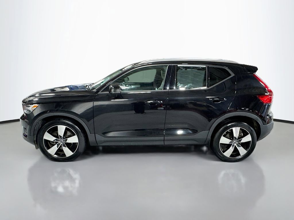 Used 2020 Volvo XC40 T5 Momentum image 10