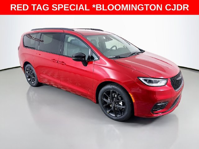 New 2026 Chrysler Pacifica Select w/ S Appearance Package