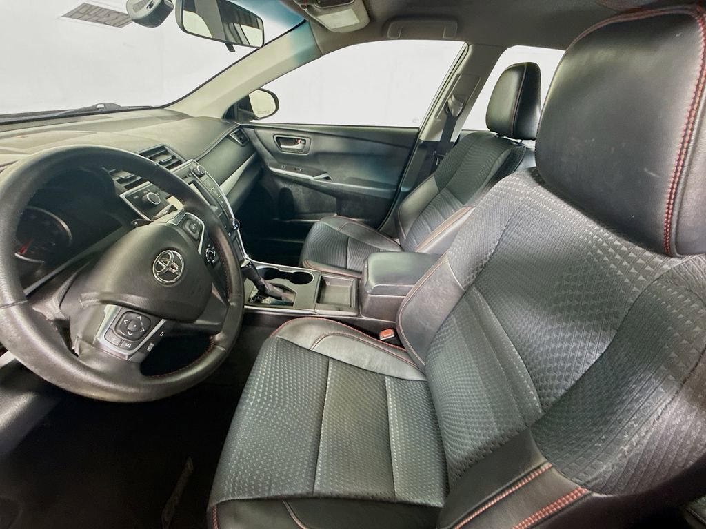 Used 2015 Toyota Camry SE FWD image 19