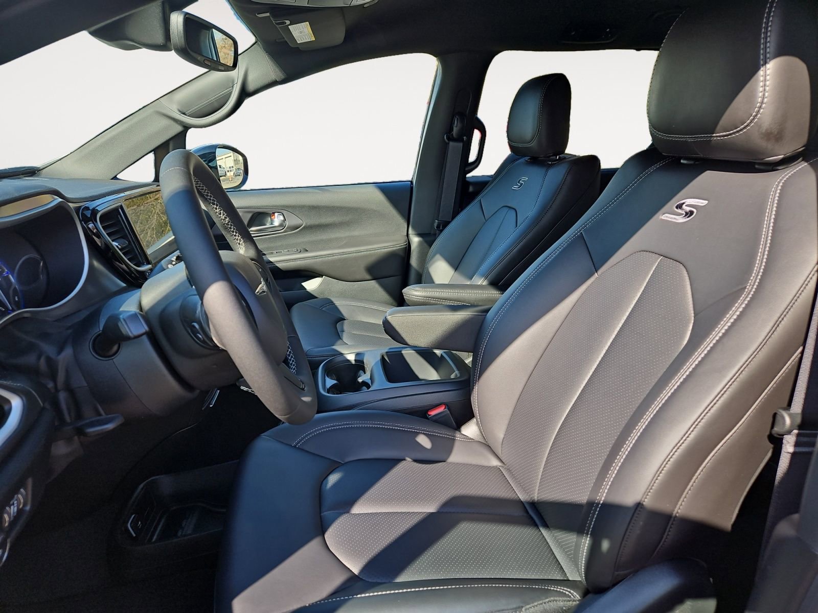 New 2026 Chrysler Pacifica Select w/ S Appearance Package image 9