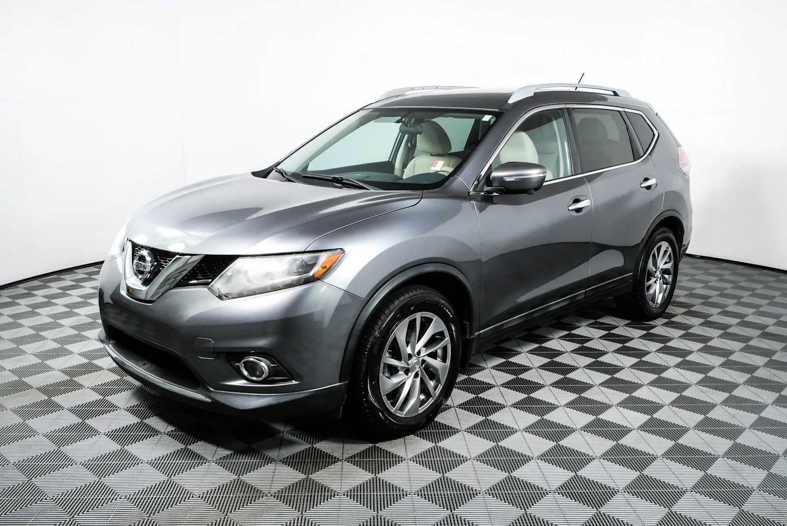 Used 2014 Nissan Rogue SL w/ SL Premium Package FWD image 25