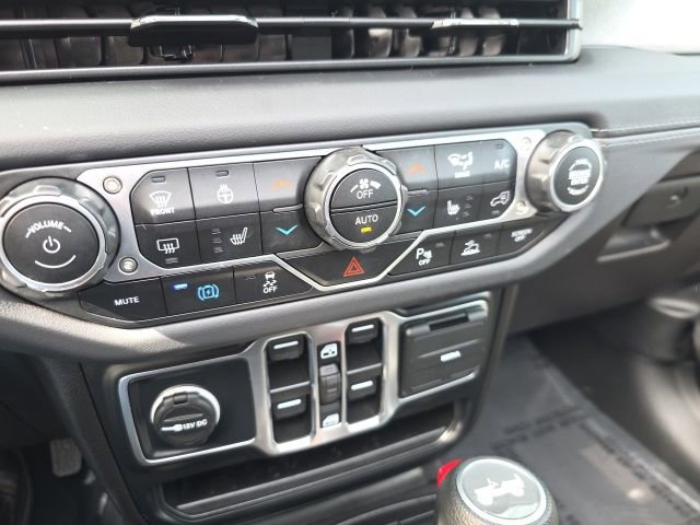 Used 2025 Jeep Wrangler Unlimited Sahara w/ Safety Group AWD/4WD image 32